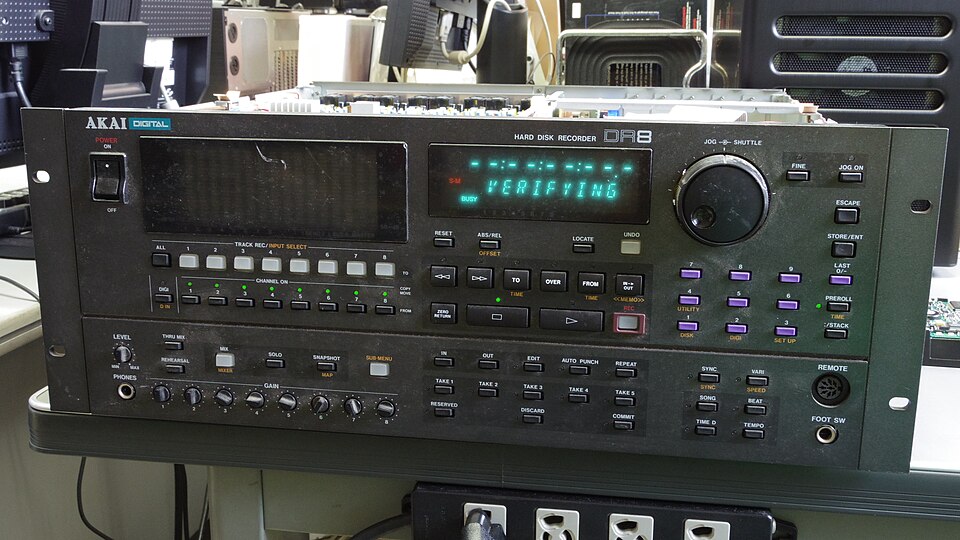 Enregistreur sur disque dur Akai DR8