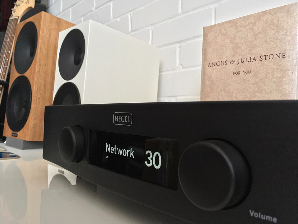 Amplificateur Hegel H90 associé à des enceintes Amphion