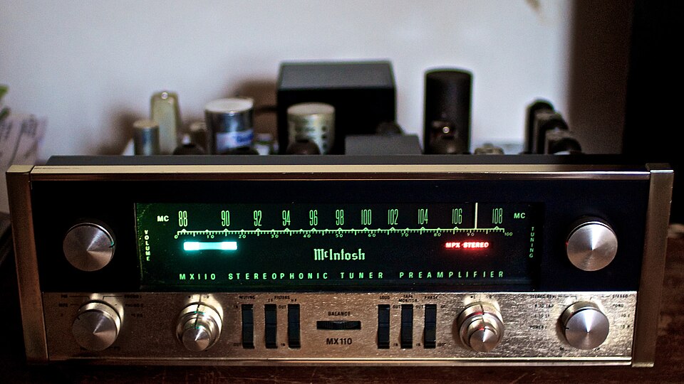 Préampli-tuner à lampes McIntosh MX110
